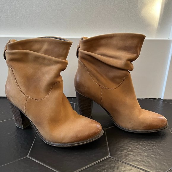 Arnold Churgin - neutral tan ankle boots - size 5.5 - Picture 1 of 8